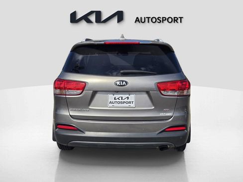 Used 2018 Kia Sorento LX image 10