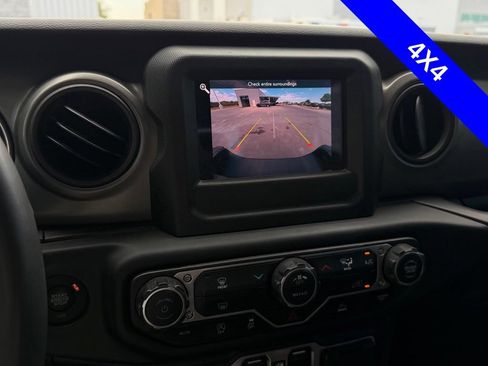 Used 2023 Jeep Gladiator Sport AWD/4WD image 7