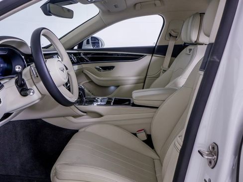 Used 2024 Bentley Flying Spur V8 image 5
