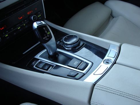Used 2014 BMW 535i Gran Turismo RWD image 18