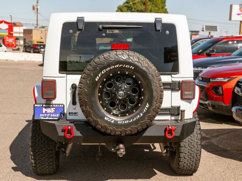 Used 2016 Jeep Wrangler Unlimited Rubicon AWD/4WD image 6