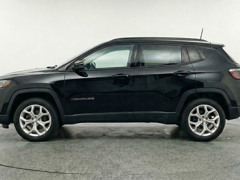 Used 2025 Jeep Compass Latitude AWD/4WD image 5