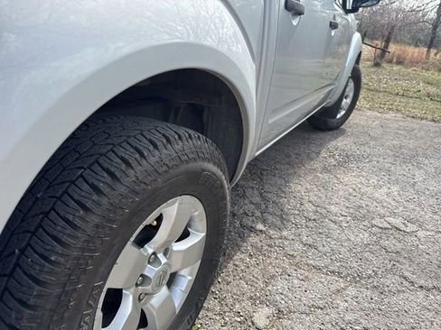 Used 2012 Nissan Frontier SV w/ SV Premium Utility Pkg image 9