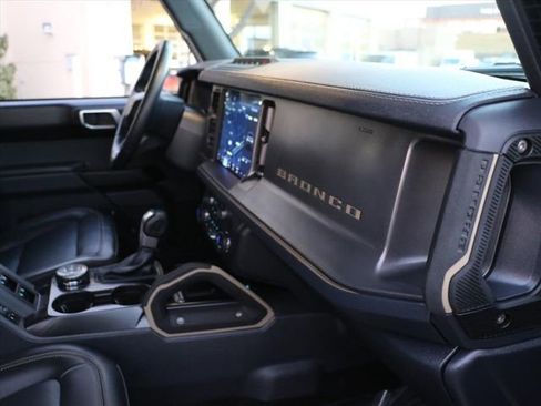 Used 2025 Ford Bronco Badlands image 10