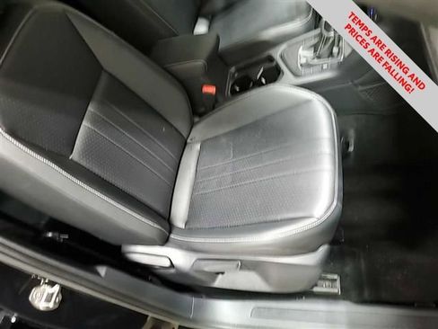 Used 2024 Volkswagen Tiguan SE image 21