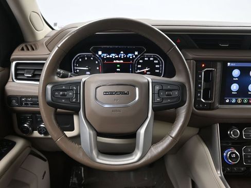 Used 2021 GMC Yukon Denali w/ LPO, Illumination Package image 8