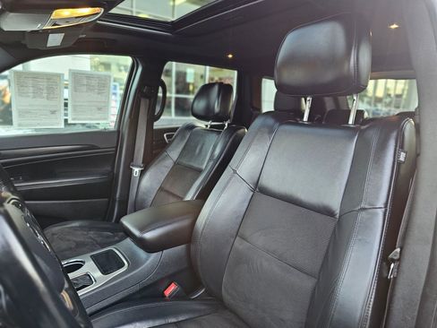 Used 2020 Jeep Grand Cherokee Altitude image 23