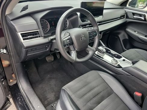 Used 2025 Mitsubishi Outlander SE AWD/4WD image 4