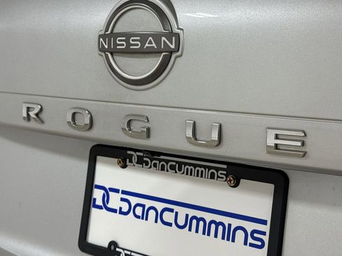 Used 2022 Nissan Rogue SV image 25