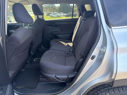 Used 2023 Toyota Highlander L image 15