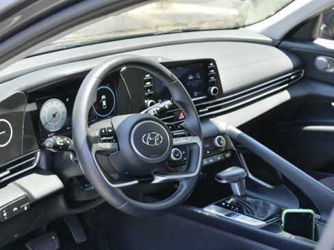 Used 2021 Hyundai Elantra SEL w/ Convenience + Premium Package image 11