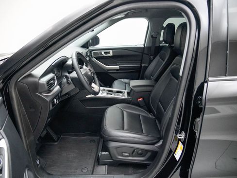 Used 2023 Ford Explorer XLT w/ Equipment Group 202A image 23