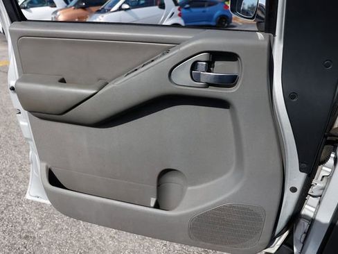 Used 2012 Nissan Frontier SL image 43