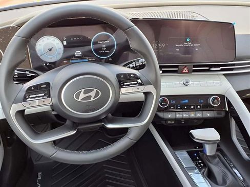 New 2025 Hyundai Elantra Limited image 10