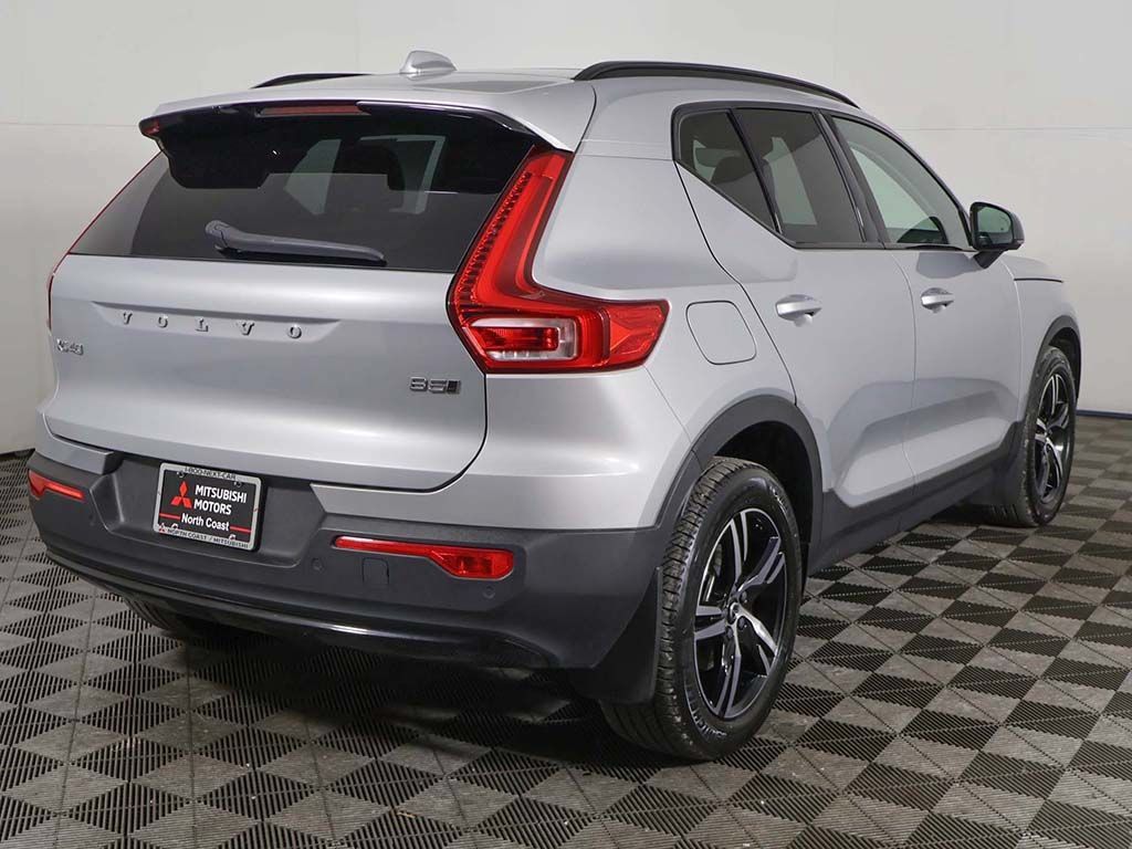 Used 2023 Volvo XC40 B5 Plus w/ Climate Package AWD/4WD image 11