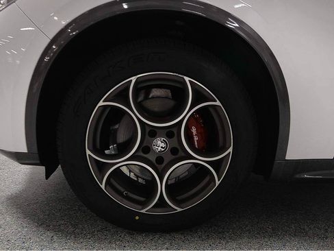 Used 2023 Alfa Romeo Stelvio Ti AWD/4WD image 5