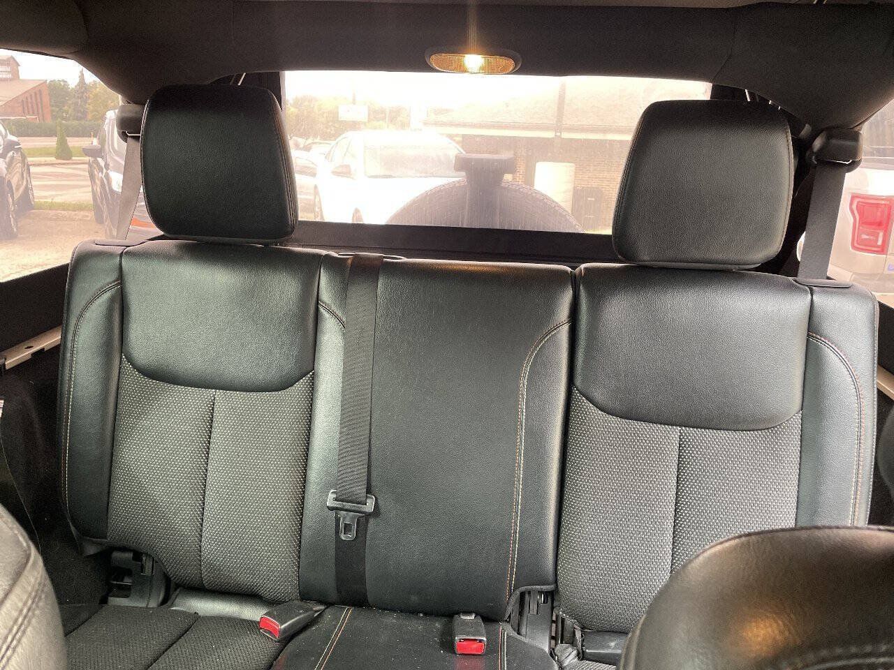 Used 2016 Jeep Wrangler Unlimited Sahara AWD/4WD image 28