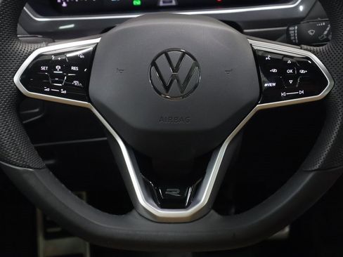 Used 2024 Volkswagen Tiguan SE R-Line image 17
