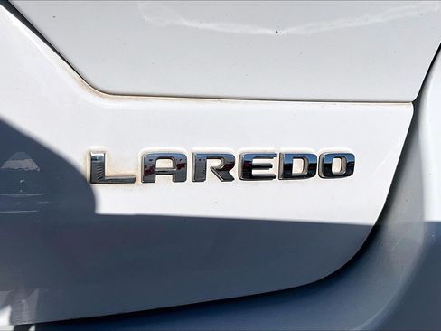 Used 2023 Jeep Grand Cherokee Laredo AWD/4WD image 31