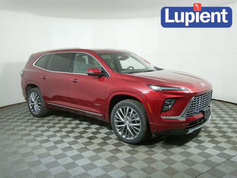 Used 2025 Buick Enclave Avenir image 1