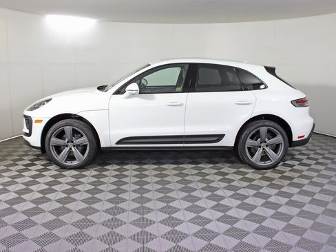 Used 2025 Porsche Macan image 2