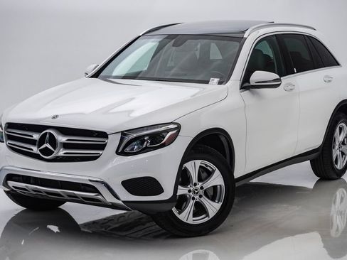 Used 2018 Mercedes-Benz GLC 300 4MATIC image 3
