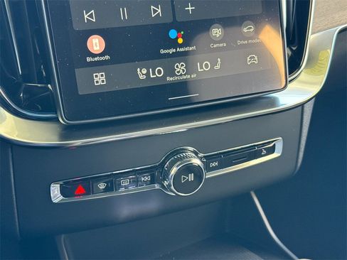 New 2026 Volvo XC90 B6 Plus w/ Protection Package Premier image 21