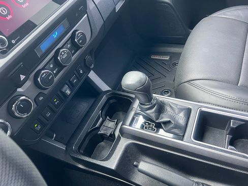 Used 2021 Toyota Tacoma TRD Sport w/ Technology Package image 28