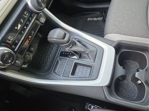 Used 2020 Toyota RAV4 XLE FWD image 25