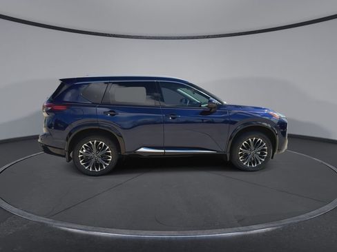 Used 2025 Nissan Rogue Platinum image 9