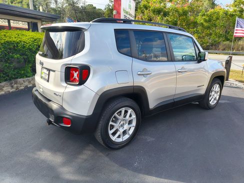 Used 2019 Jeep Renegade Latitude w/ Popular Equipment Group image 7