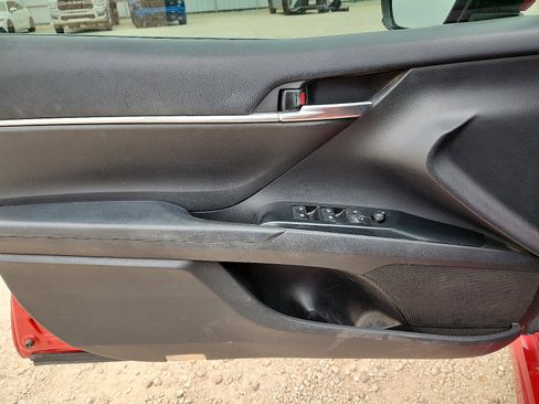 Used 2019 Toyota Camry SE FWD image 12