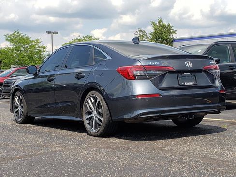 Used 2022 Honda Civic Touring image 3