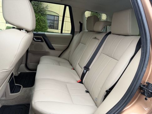 Used 2014 Land Rover LR2 HSE image 25