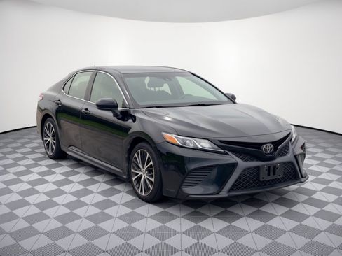 Used 2018 Toyota Camry SE FWD image 7