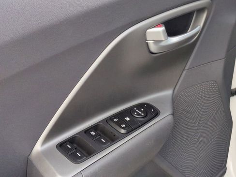 Certified 2022 Kia Niro LX image 22