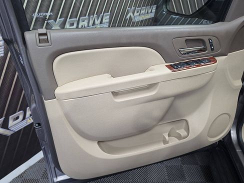 Used 2014 GMC Yukon XL SLT RWD image 12