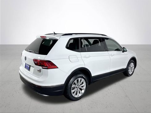 Used 2018 Volkswagen Tiguan SE w/ Panoramic Sunroof Package image 6