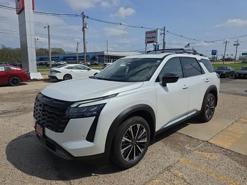 New 2026 Nissan Pathfinder Platinum AWD/4WD image 11