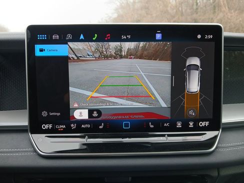 New 2025 Volkswagen Tiguan SE image 19