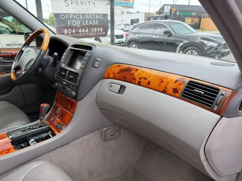 Used 2002 Lexus LS 430 RWD image 9