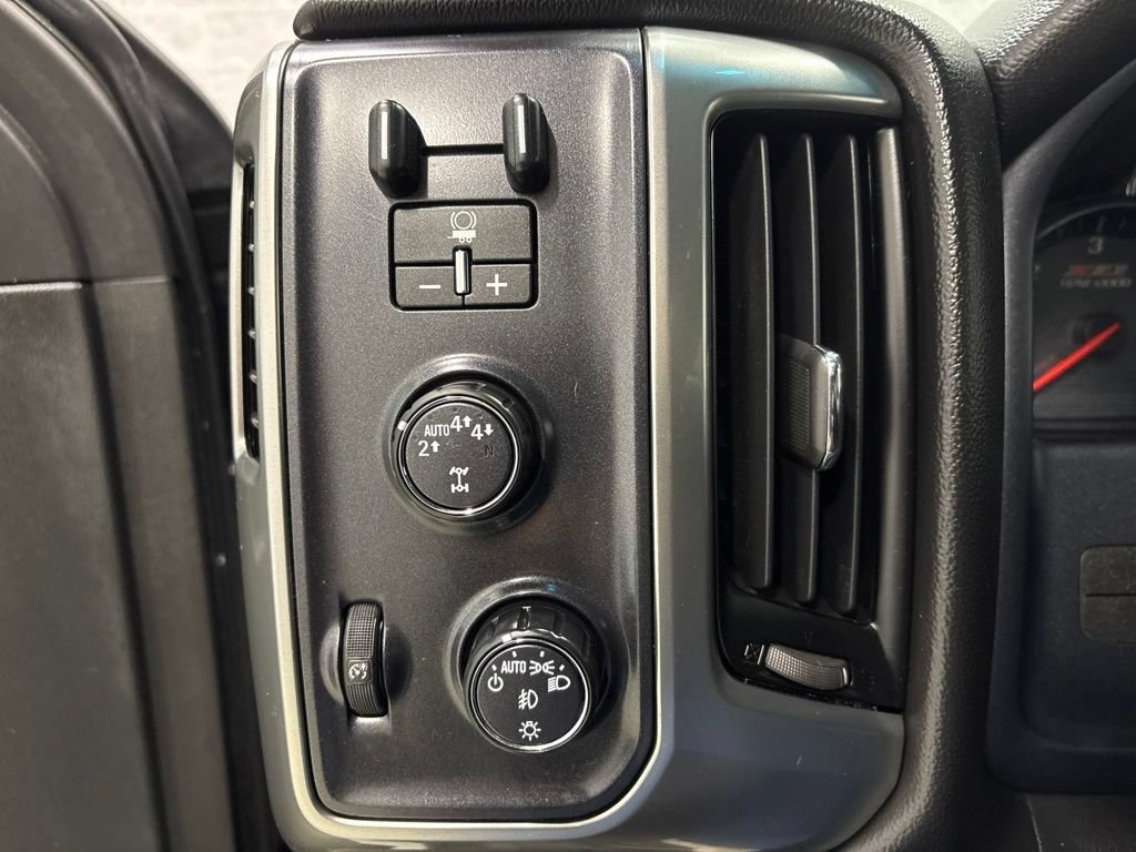 Used 2018 Chevrolet Silverado 1500 LT w/ All Star Edition AWD/4WD image 28