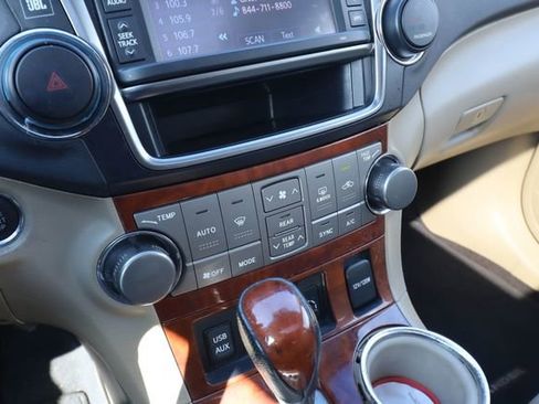 Used 2013 Toyota Highlander Limited image 54