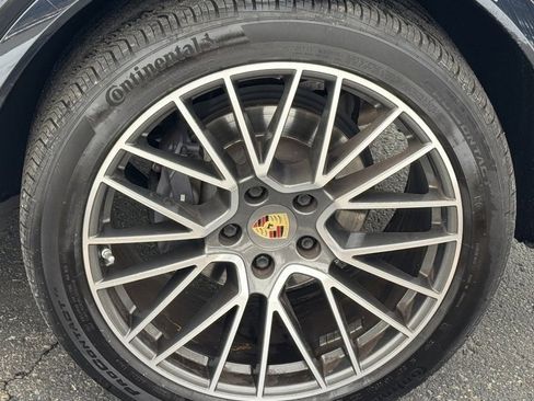 Used 2022 Porsche Cayenne image 12