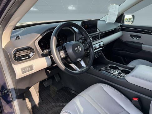 Used 2025 Honda Pilot Touring image 7