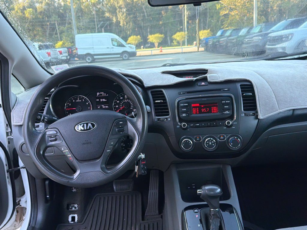 Used 2017 Kia Forte LX FWD image 7