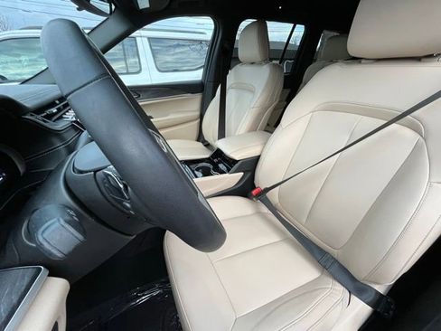 Used 2023 Jeep Grand Cherokee Limited AWD/4WD image 19