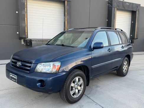 Used 2005 Toyota Highlander 2WD V6 w/ 3rd Row image 1