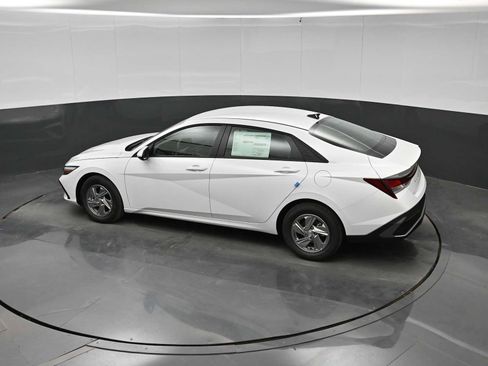 New 2026 Hyundai Elantra SE FWD image 28