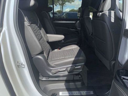 New 2025 Cadillac Escalade ESV Premium Luxury Platinum image 24